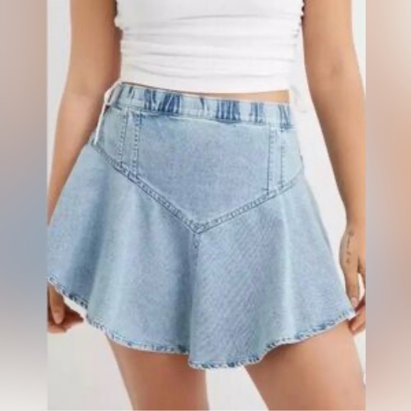 Aerie • Light Wash Flare Hem Denim Mini Skirt • Size M • NWT - Picture 1 of 5